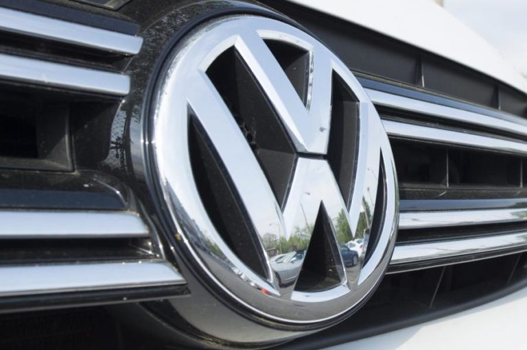 VOLKSWAGEN VAI PAGAR 800 MILHÕES DE EUROS A CLIENTES ALEMÃES NO ‘DIESELGATE’