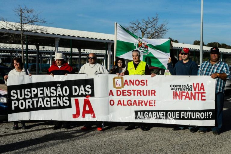 COMISSÃO DE UTENTES VIA DO INFANTE CRITICA PS POR VOTO CONTRA FIM DE PORTAGENS