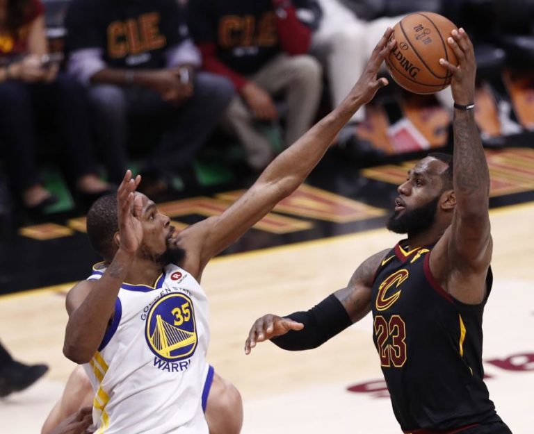 BASQUETEBOLISTAS LEBRON E DURANT NA PRIMEIRA LISTA NORTE-AMERICANA PARA TÓQUIO2020