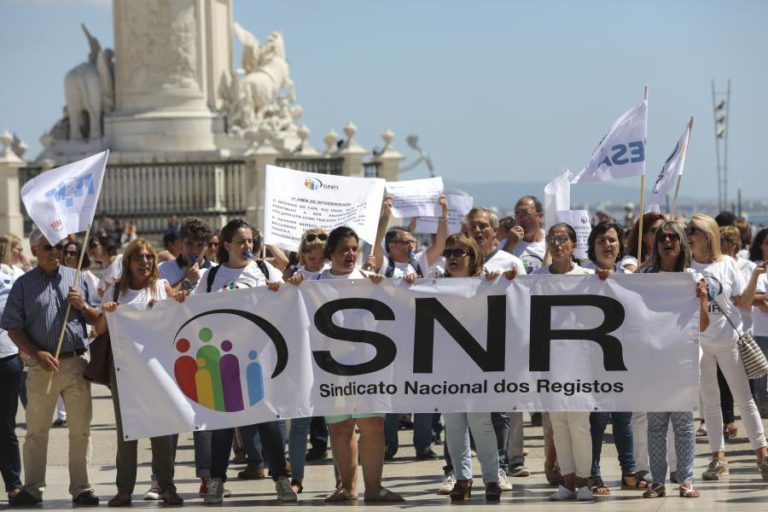 TRABALHADORES DOS REGISTOS E NOTARIADO INICIARAM HOJE GREVE DE 24 HORAS