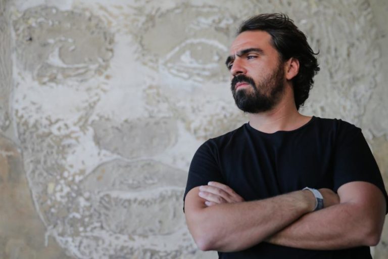 VHILS VAI REALIZAR OBRA QUE “TODA A GENTE VAI VER” QUANDO CHEGAR A AEROPORTO DE PARIS