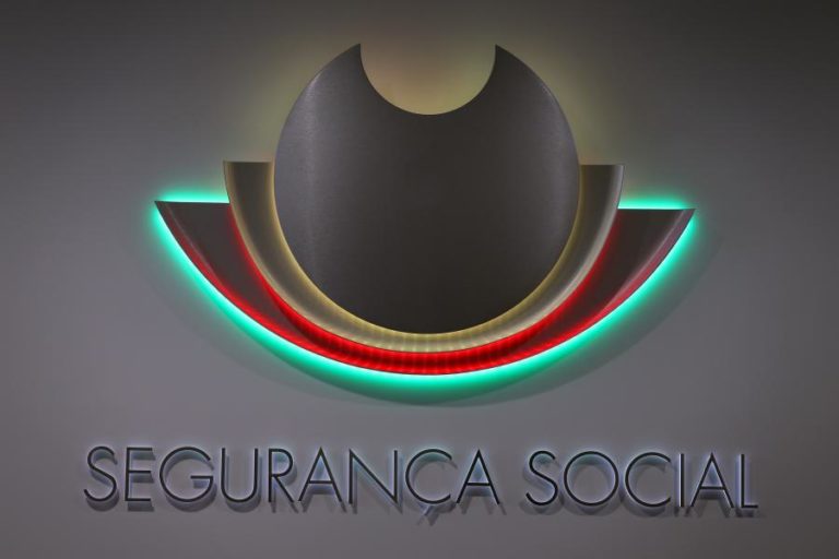 MENOS 14 MIL BENEFICIÁRIOS DE RENDIMENTO SOCIAL DE INSERÇÃO NUM ANO