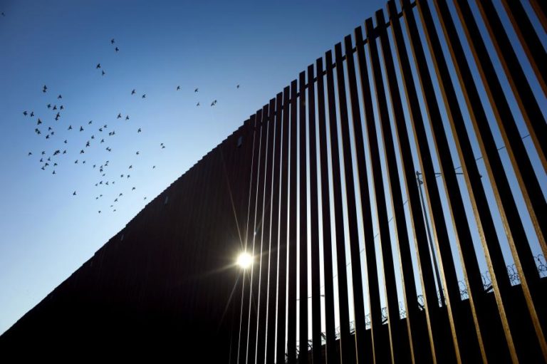 PENTÁGONO DESBLOQUEIA MAIS 3,8 MIL MILHÕES DE DÓLARES PARA MURO ENTRE EUA E MÉXICO