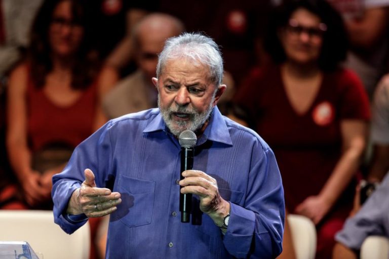 POLÍCIA BRASILEIRA ABRE INQUÉRITO CONTRA LULA POR DISCURSO APÓS SAÍDA DA PRISÃO
