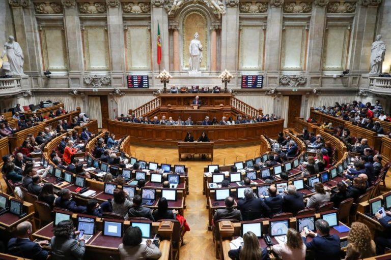 PRIMEIRO DEBATE QUINZENAL DO ANO ARRANCA HOJE COM PERGUNTAS DE RUI RIO A ANTÓNIO COSTA