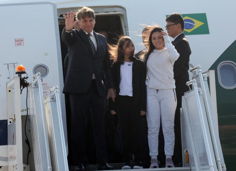 BOLSONARO NOMEIA GENERAL PARA A CASA CIVIL E EXONERA MINISTRO DA CIDADANIA