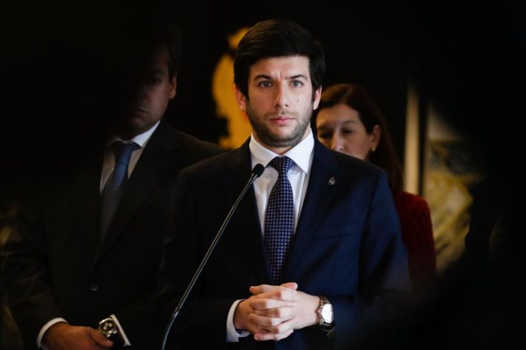 “QUALQUER ESCOLHA” PARA A LIDERANÇA PARLAMENTAR MERECE “CONFIANÇA ABSOLUTA” — LÍDER DO CDS