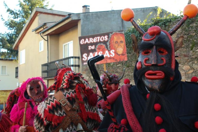 MAIS DE 40 GRUPOS DE MASCARADOS DA PENÍNSULA IBÉRICA DESFILAM EM MOGADOURO