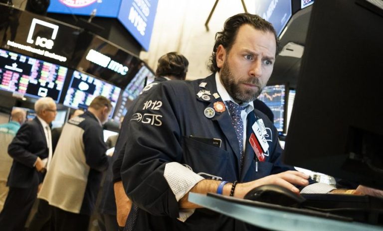 WALL STREET CEDE APESAR DE DADOS SÓLIDOS DO MERCADO LABORAL