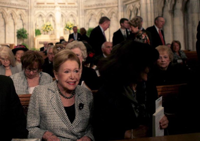 ESCRITORA NORTE-AMERICANA MARY HIGGINS CLARK MORRE AOS 92 ANOS