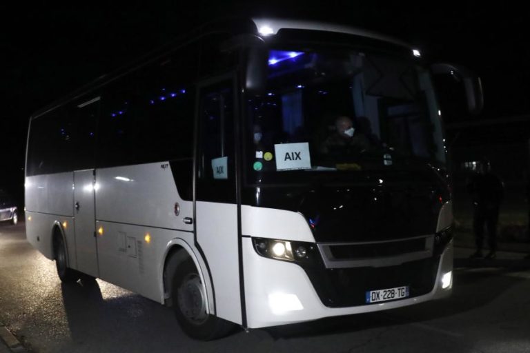 VÍRUS: TESTES COM RESULTADO NEGATIVO PARA 20 PESSOAS REPATRIADAS POR FRANÇA