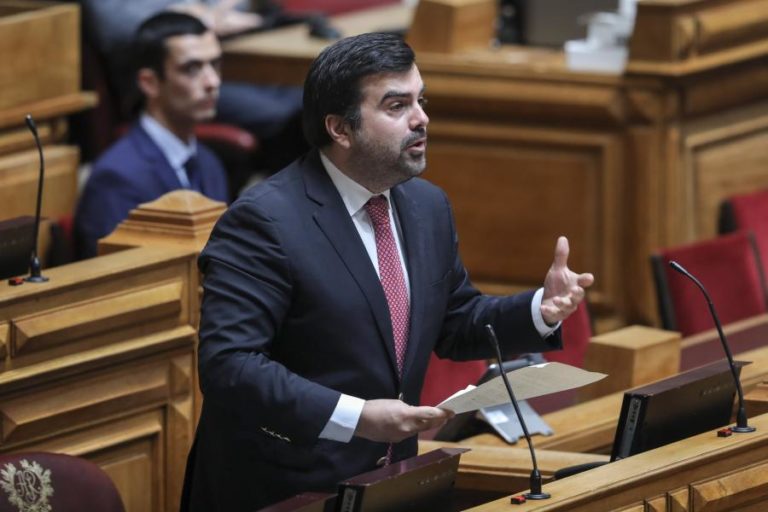 PARLAMENTO CHUMBA UMA DAS CONTRAPARTIDAS DO PSD PARA BAIXAR IVA DA ELETRICIDADE