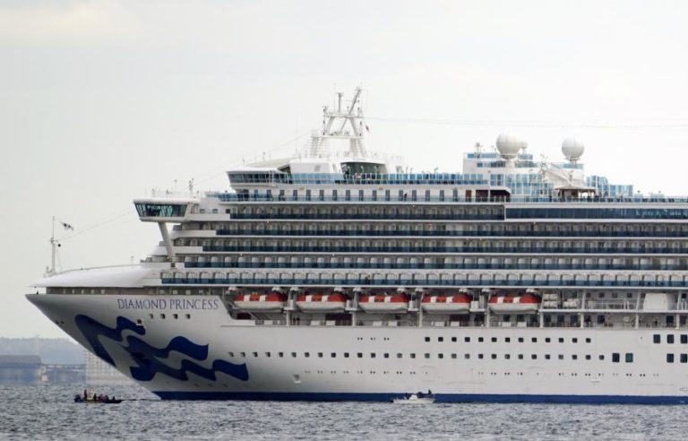 VÍRUS: MAIS DE 3.700 PESSOAS EM QUARENTENA A BORDO DE NAVIO DE CRUZEIRO NO JAPÃO