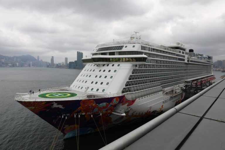 HONG KONG LEVANTA QUARENTENA NO NAVIO CRUZEIRO WORLD DREAM