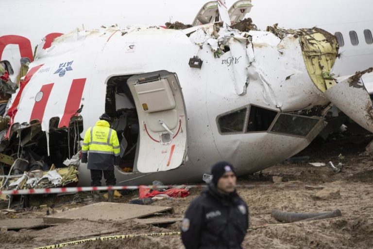 TURQUIA ABRE INQUÉRITO A EVENTUAL NEGLIGÊNCIA DE PILOTOS EM ACIDENTE AÉREO