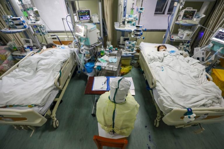 CIENTISTAS PREVEEM UMA EM CADA 20 PESSOAS COM CORONAVÍRUS EM WUHAN NAS PRÓXIMAS SEMANAS