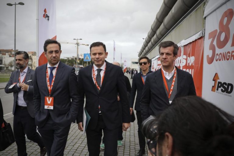 PSD/CONGRESSO: “SE GERINGONÇA RUIR” PSD NÃO PODE SER “TÁBUA DE SALVAÇÃO” DE COSTA – MONTENEGRO