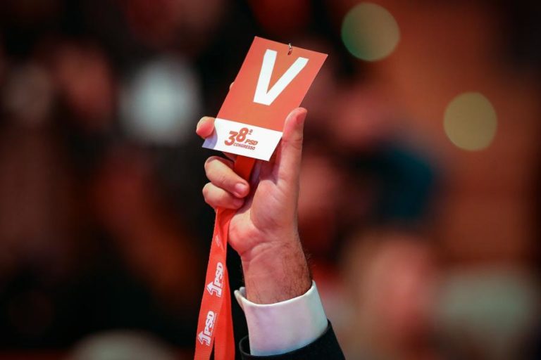 PSD/CONGRESSO: LUÍS MONTENEGRO E PINTO LUZ DOS PRIMEIROS A VOTAR PARA OS ÓRGÃOS NACIONAIS