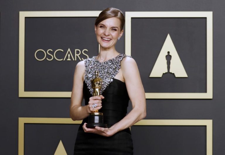 COMPOSITORA HILDUR GUÐNADÓTTIR VENCE ÓSCAR E DIZ QUE INDÚSTRIA SE DEVE ABRIR A MAIS MULHERES