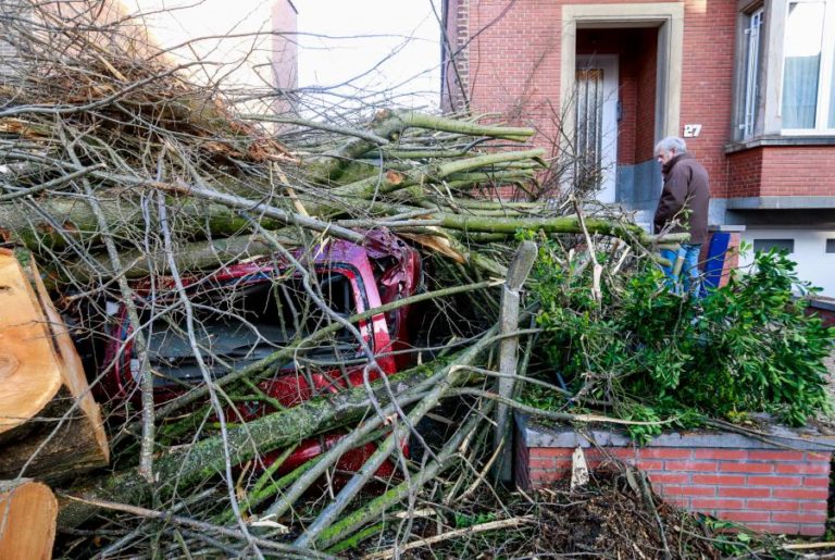 PELO MENOS CINCO MORTOS DEVIDO À PASSAGEM DA TEMPESTADE CIARA QUE ATINGE EUROPA