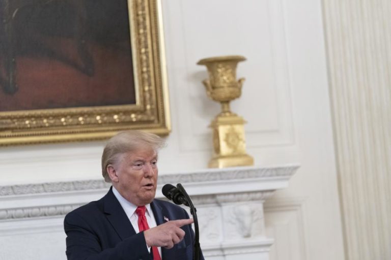 TRUMP APRESENTA ORÇAMENTO COM CORTES SOCIAIS E AUMENTO NA DEFESA MILITAR