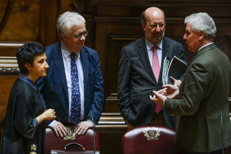 CORREÇÃO DO TÍTULO: GOVERNO DIZ SER IMPOSSÍVEL USAR FUNDOS DA UE PARA LINHA CIRCULAR DO METRO DE LISBOA NOUTRO PROJETO