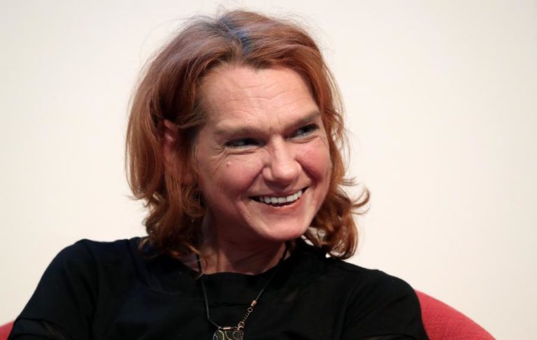 ESCRITORA TURCA ASLI ERDOGAN ABSOLVIDA DAS ACUSAÇÕES DE TERRORISMO