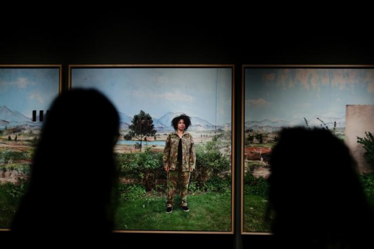 ARTISTA MÓNICA DE MIRANDA DOOU A LISBOA CENTENAS DE IMAGENS DO PROJETO “PÓS-ARQUIVO”