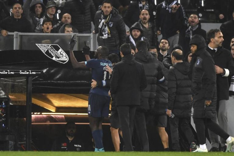 PSP IDENTIFICOU VÁRIAS PESSOAS SUSPEITAS DE ENTOAREM CÂNTICOS RACISTA A MAREGA