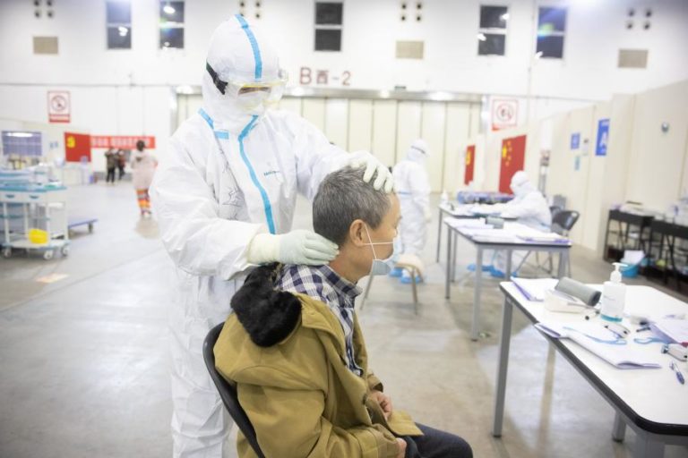 COVID-19: CHINA ALTERA MÉTODO DE CONTAGEM E REGISTA MENOR SUBIDA DE CASOS EM QUASE UM MÊS
