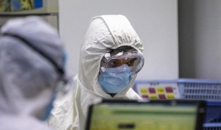 COVID-19: AUMENTA PARA 2.233 O NÚMERO DE MORTOS NA CHINA CONTINENTAL