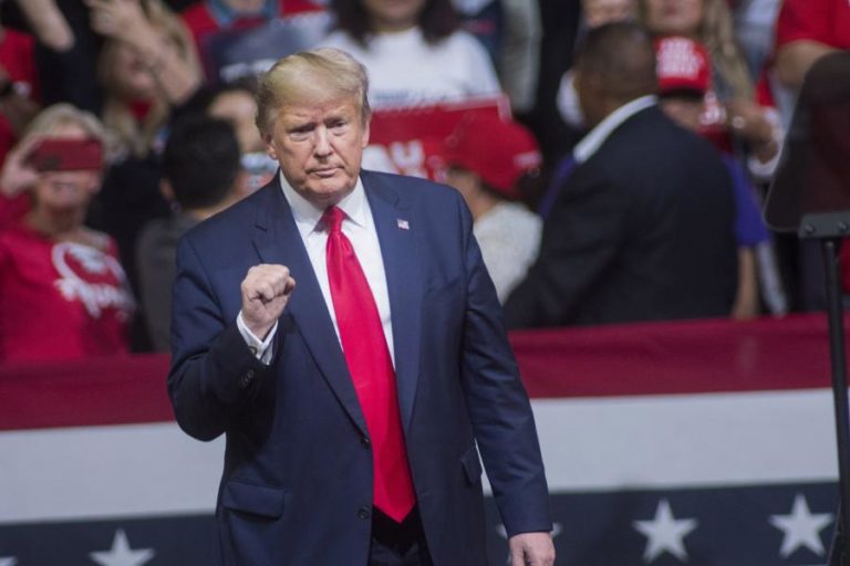 TRUMP FAZ COMÍCIO EM LAS VEGAS EM SEMANA DE PRIMÁRIAS DEMOCRATAS NO NEVADA