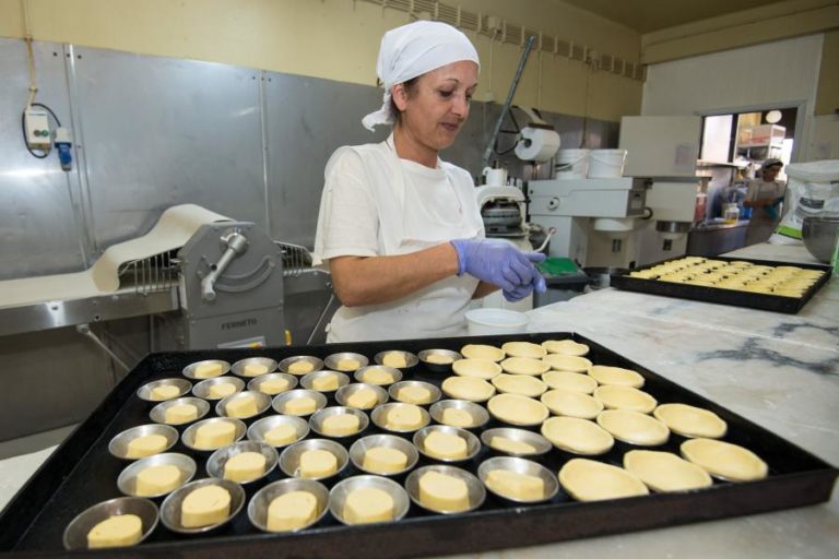 DEZ MIL PASTÉIS “FOLIÕES” VÃO “ADOÇAR” CARNAVAL DE SINES