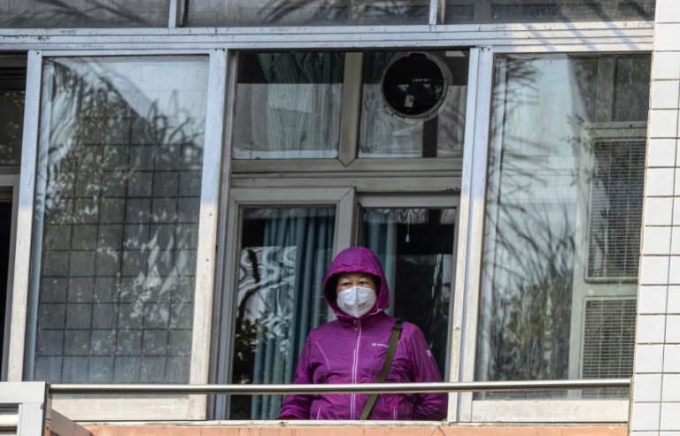 COVID-19: PACIENTES EM GUANGDONG QUE RECEBERAM ALTA VOLTARAM A TESTAR POSITIVO