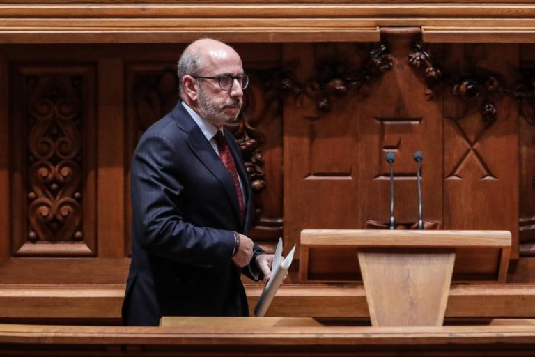 CDS APELA A “RESISTÊNCIA” E PEDE RECURSO CONSTITUCIONAL OU REFERENDO SOBRE A EUTANÁSIA
