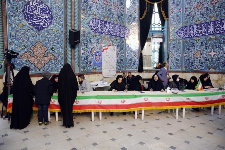 ABSTENÇÃO NAS LEGISLATIVAS IRANIANAS FOI DE 57,43%