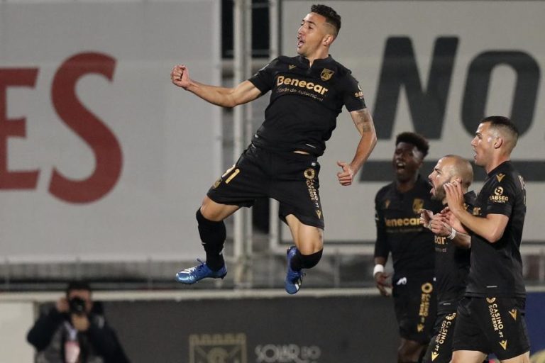 VITÓRIA DE GUIMARÃES VENCE NAS AVES POR 2-0