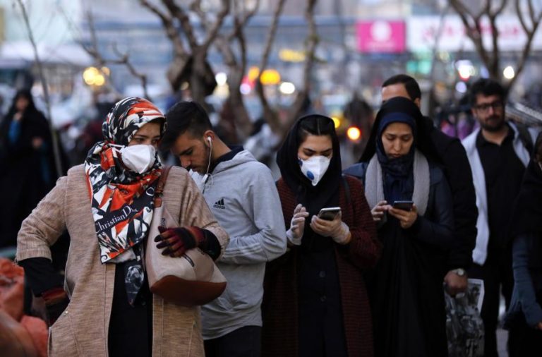 COVID-19: NÚMERO DE MORTOS NO IRÃO SOBE PARA OITO E RECEIO SENTE-SE NAS RUAS DE TEERÃO