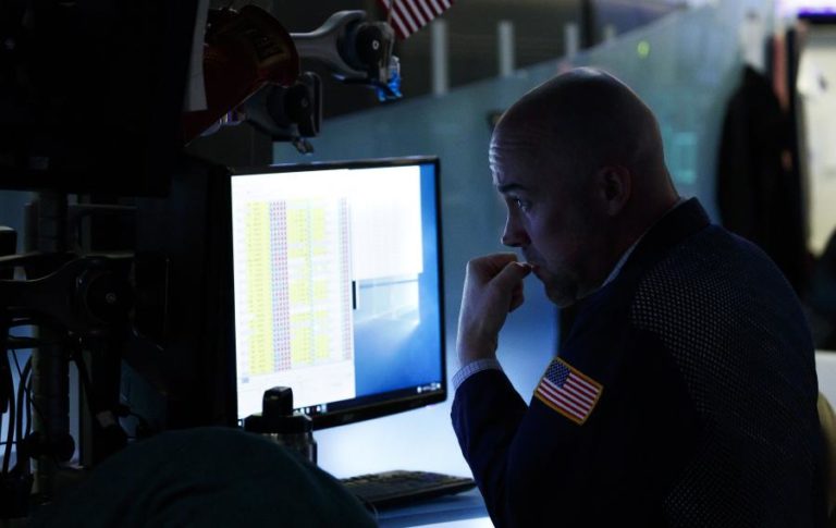 WALL STREET RECUPERA DOS RECEIOS SOBRE CORONAVÍRUS E ABRE EM ALTA
