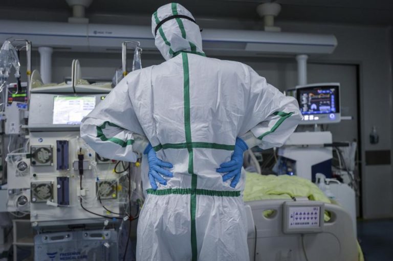 CHINA REPORTA MAIS 52 MORTOS E 406 NOVOS CASOS DE INFEÇÃO COM O NOVO CORONAVÍRUS