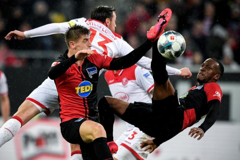 HERTHA RECUPERA DE UM 0-3 AO INTERVALO E CONSEGUE EMPATE EM DUSSELDORF