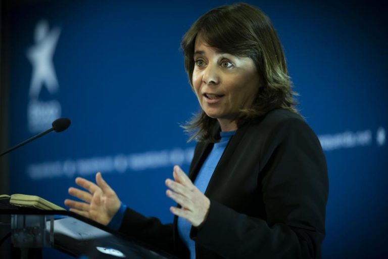 COVID- 19: CATARINA MARTINS DIZ QUE SURTO PROVA QUE “É PRECISO SNS PÚBLICO FORTE”