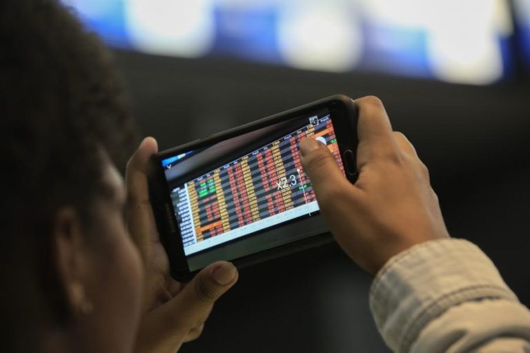 BOLSA DE SÃO PAULO PARALISA OPERAÇÃO APÓS QUEDA DE MAIS DE 10%