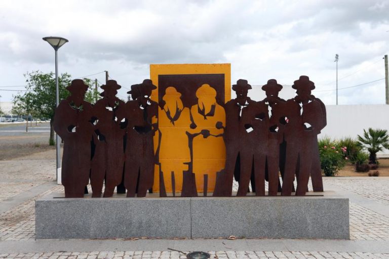 GRUPO DE CANTADORES DE PARIS LANÇA PRIMEIRO ÁLBUM DE CANTE ALENTEJANO