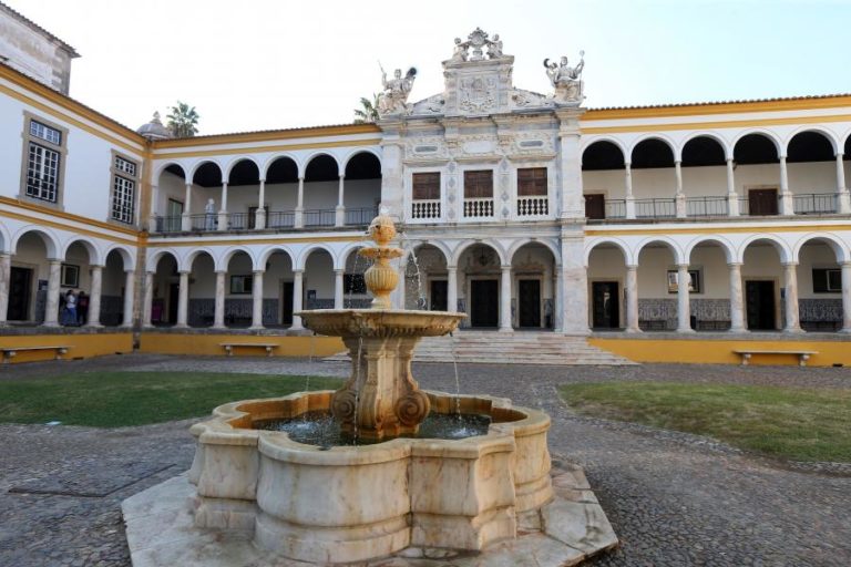 COVID-19: UNIVERSIDADE DE ÉVORA SEM AULAS PRESENCIAIS A PARTIR DE SEGUNDA-FEIRA