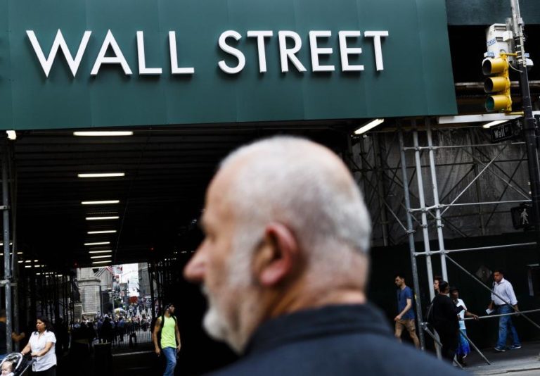 WALL STREET FECHA COM RECUPERAÇÃO ESPETACULAR DEPOIS DO ‘CRASH’ DE 5.ª FEIRA
