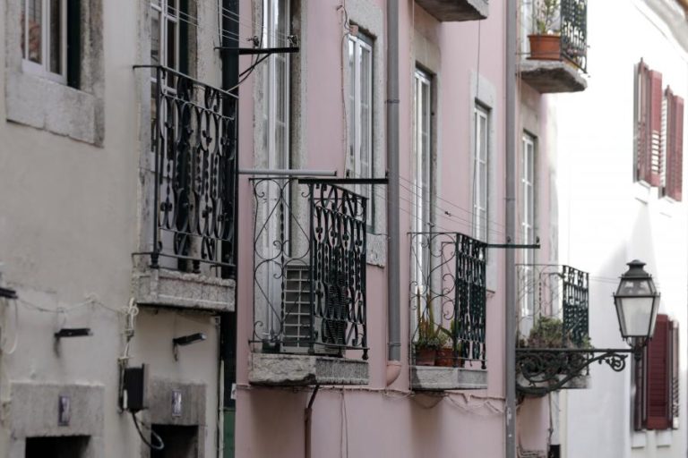 TAXAS EURIBOR A 3 MESES CAEM PARA UM NOVO MÍNIMO E SOBEM A 6 E 12 MESES