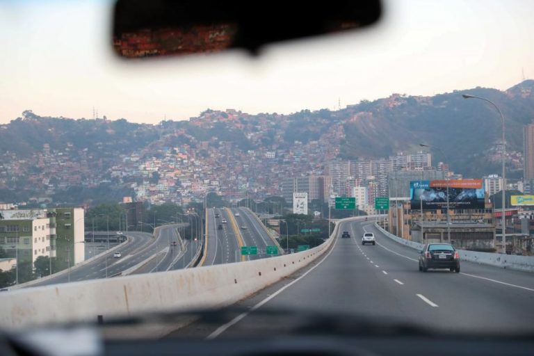 VENEZUELA: APAGÃO DEIXA GRANDE PARTE DE CARACAS ÀS ESCURAS