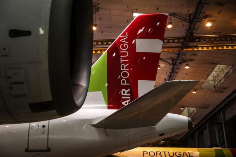 COVID-19: TAP REDUZ 1.000 VOOS EM MARÇO E ABRIL DEVIDO A QUEBRA NAS RESERVAS