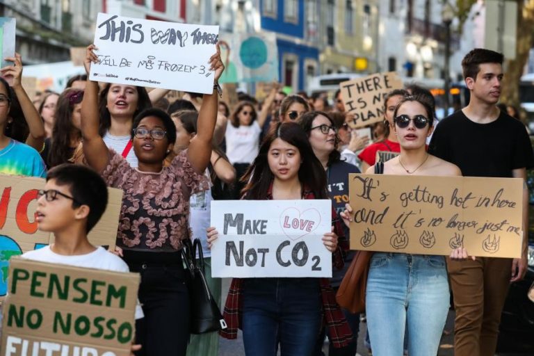 COVID-19: GREVE CLIMÁTICA ESTUDANTIL MARCADA PARA SEXTA-FEIRA CANCELADA